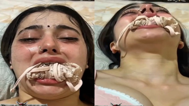 Muh mai panty daba – chut chudwaati bhabhi ka Viral mms